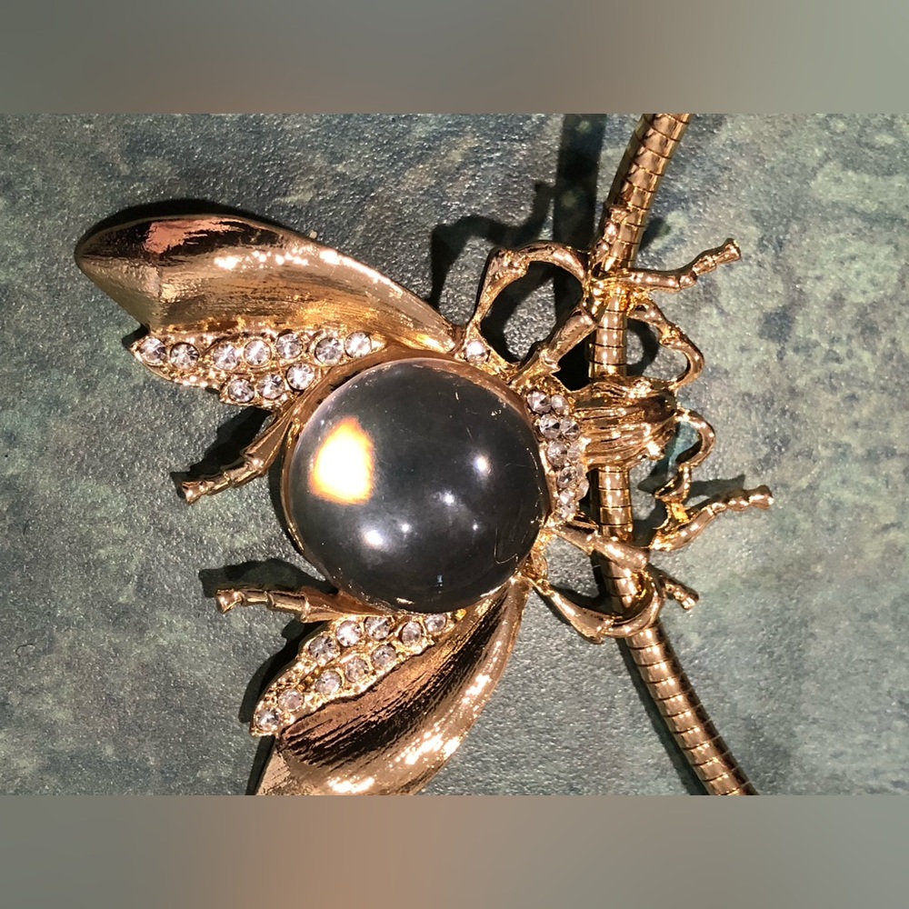 Natasha gold plated clear stone oversized bug pendant choker style necklace - Picture 3 of 10